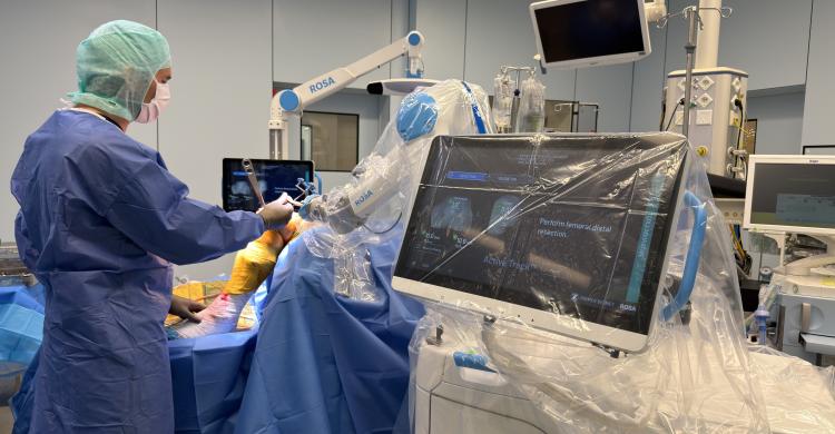 foto robotgeassisteerde knieoperatie